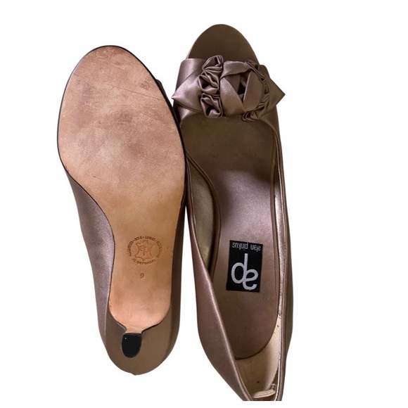 Alan Pinkus - Open Toe Satin Shoe - Satin Rose Detail – Size 9 - Muted Lilac - Picture 7 of 11